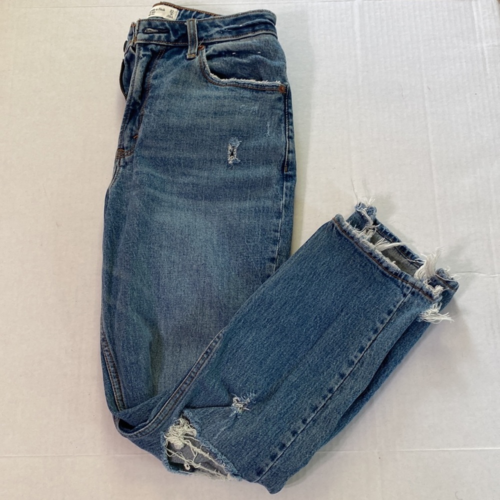 Abercrombie & Fitch Curve Love High Rise Mom Jeans - Picture 4 of 6